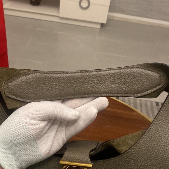 New‼️ SALVATORE FERRAGAMO - Picture 10 of 17